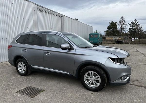 Mitsubishi Outlander cena 47700 przebieg: 67000, rok produkcji 2016 z Nysa małe 742